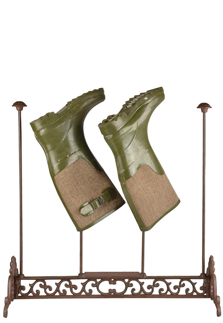 Decorative cast iron design boot stand for 2 pairs of wellies at wellyking