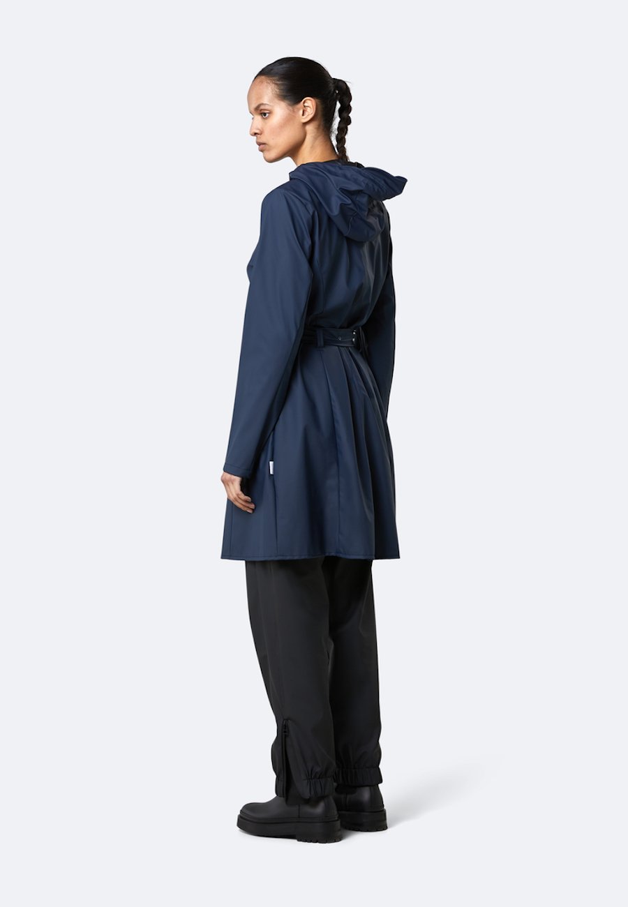 The CURVE JACKET from RAINS Feminine, modern and suitable for all weather