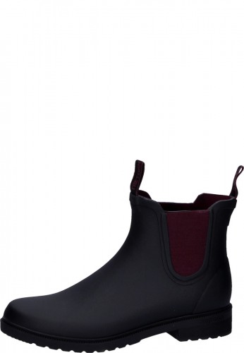 classic black chelsea boots