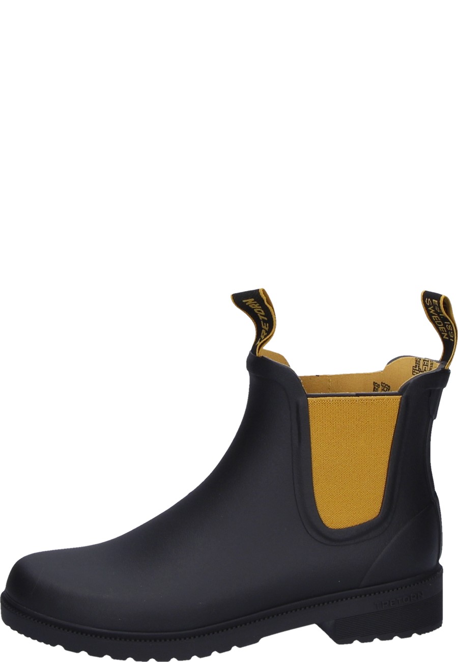 classic black chelsea boots